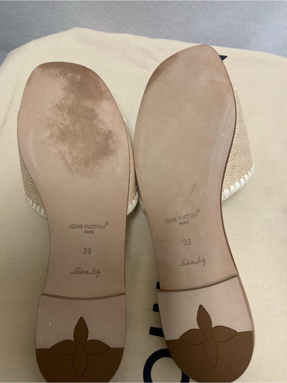 Louis Vuitton Mare Natural Flat Mule In Raffia with LV Logo - Picture 6 of 7
